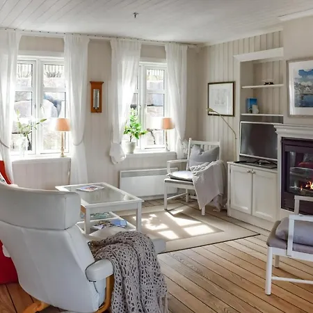 3 Bedroom Nice In Holmsbu